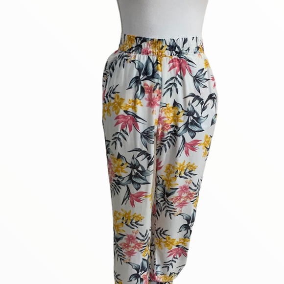 H&M BOHO BAGGY LOOSE FIT FLORAL TROPICAL PATTERN PULL ON ANKLE PANTS - Picture 6 of 8